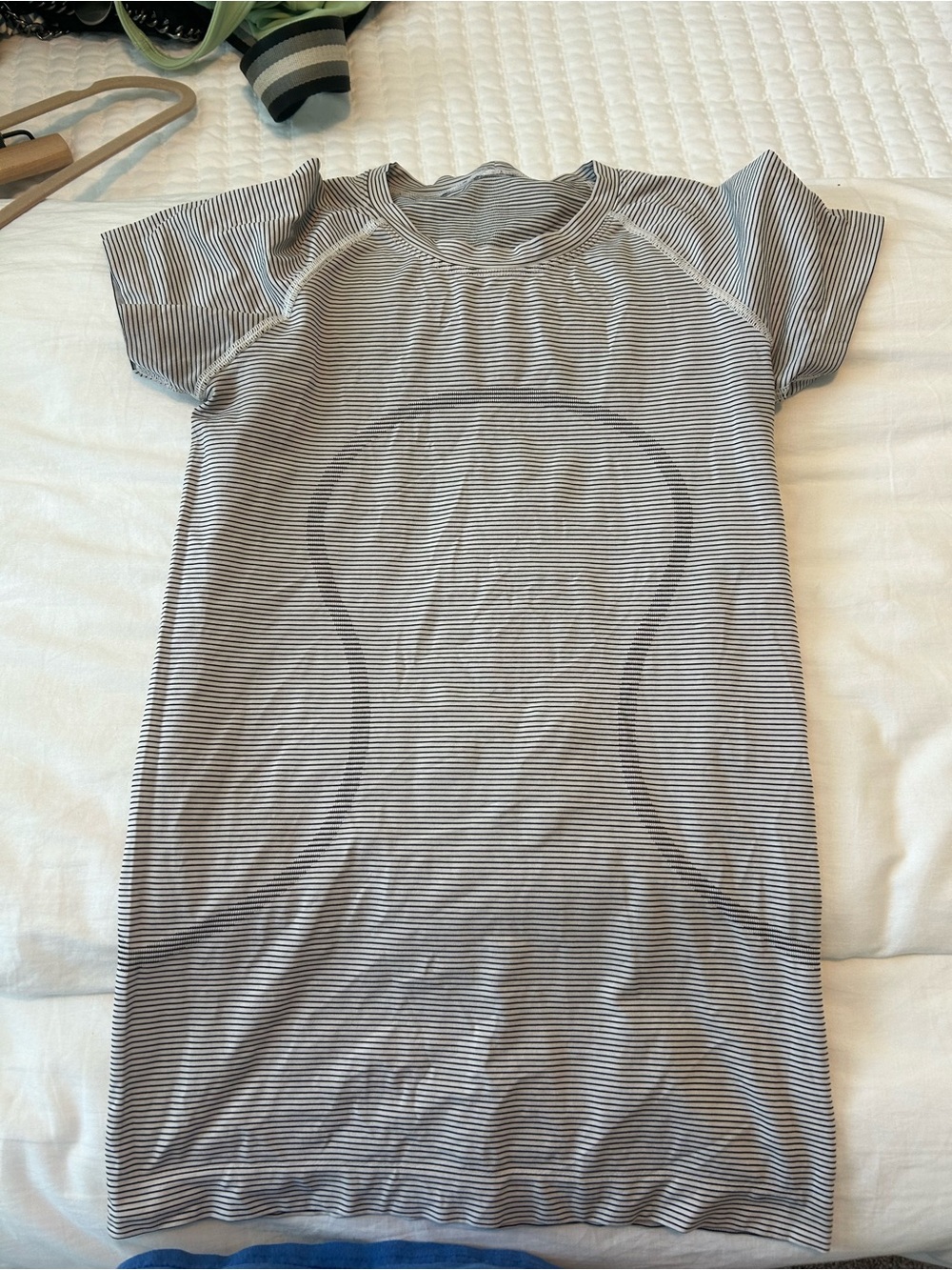 Lululemon black and white swiftly tech short sleeve size 6